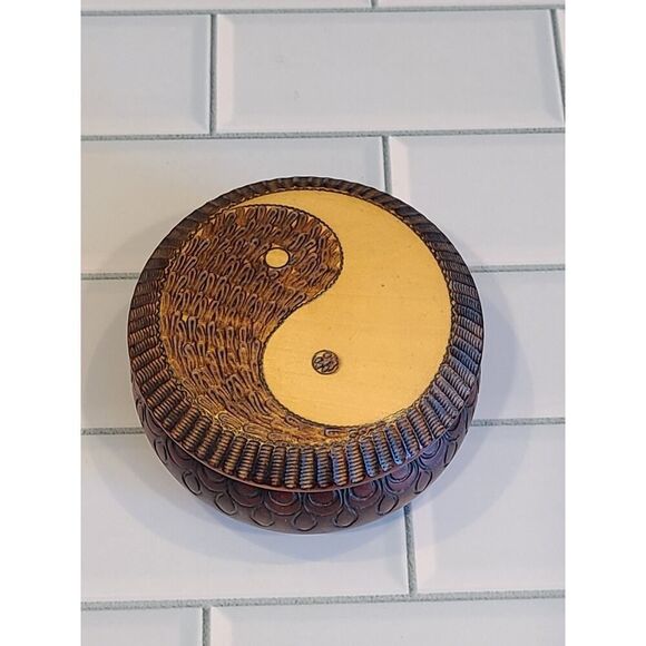 Carved Wood Round Yin Yang Handmade Wood Crafted Trinket Box Keepsake 4"x2" EUC - Picture 2 of 9